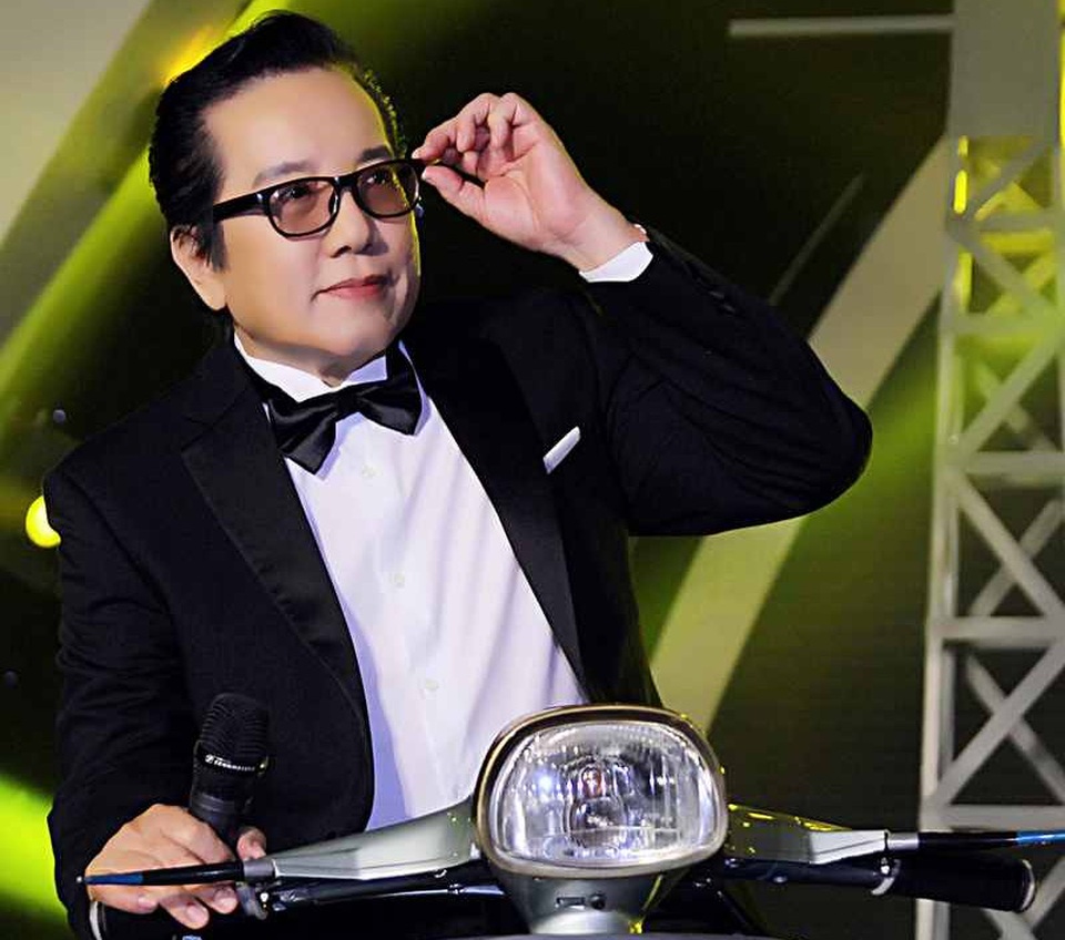 Elvis Phương chân dung