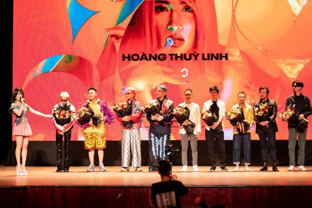 Nam rapper lặng lẽ bên nữ ca sĩ