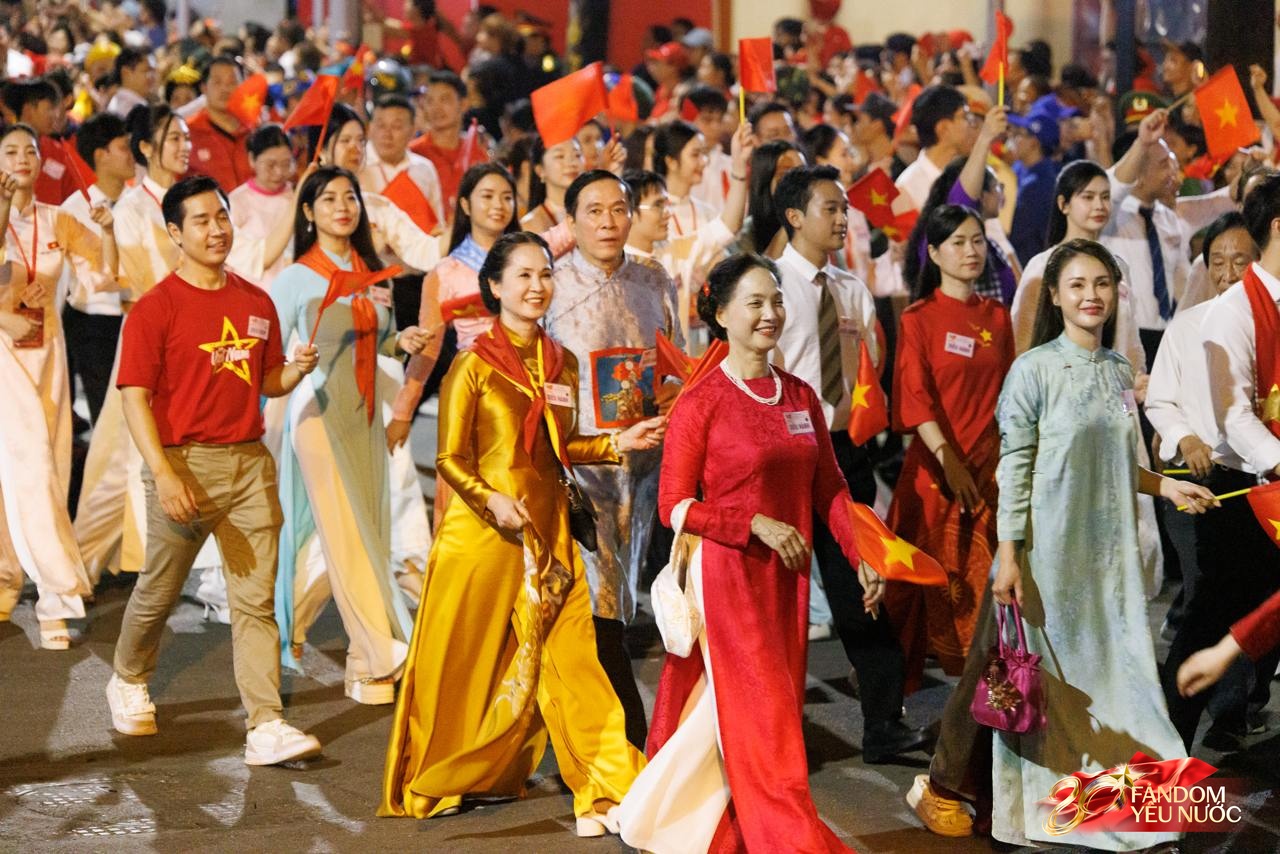 Nghệ sĩ gạo cội tham gia diễu hành