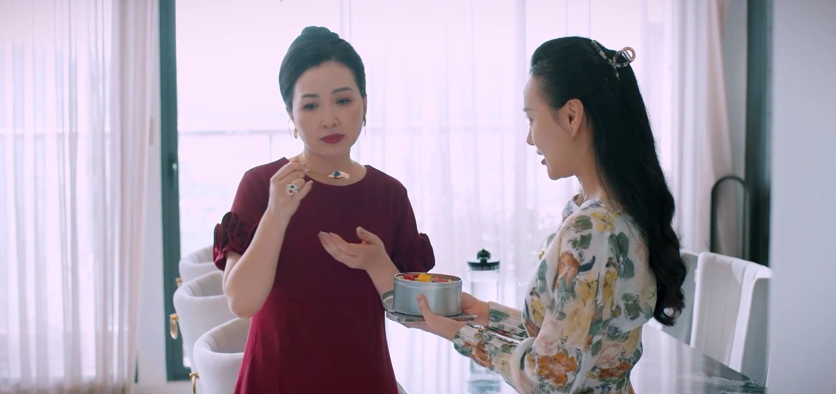 Khánh Huyền vai bà Lý trong phim Gió Ngang Khoảng Trời Xanh