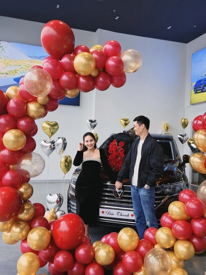 Nữ diễn viên sở hữu nhiều xe hơi sang trọng