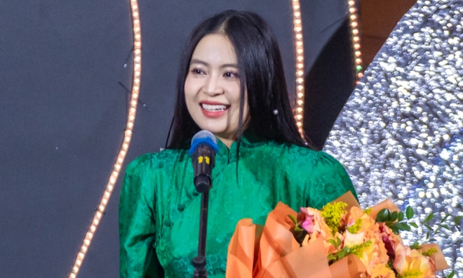 Hoàng Thuỳ Linh hạn chế hoạt động sau khi mang thai