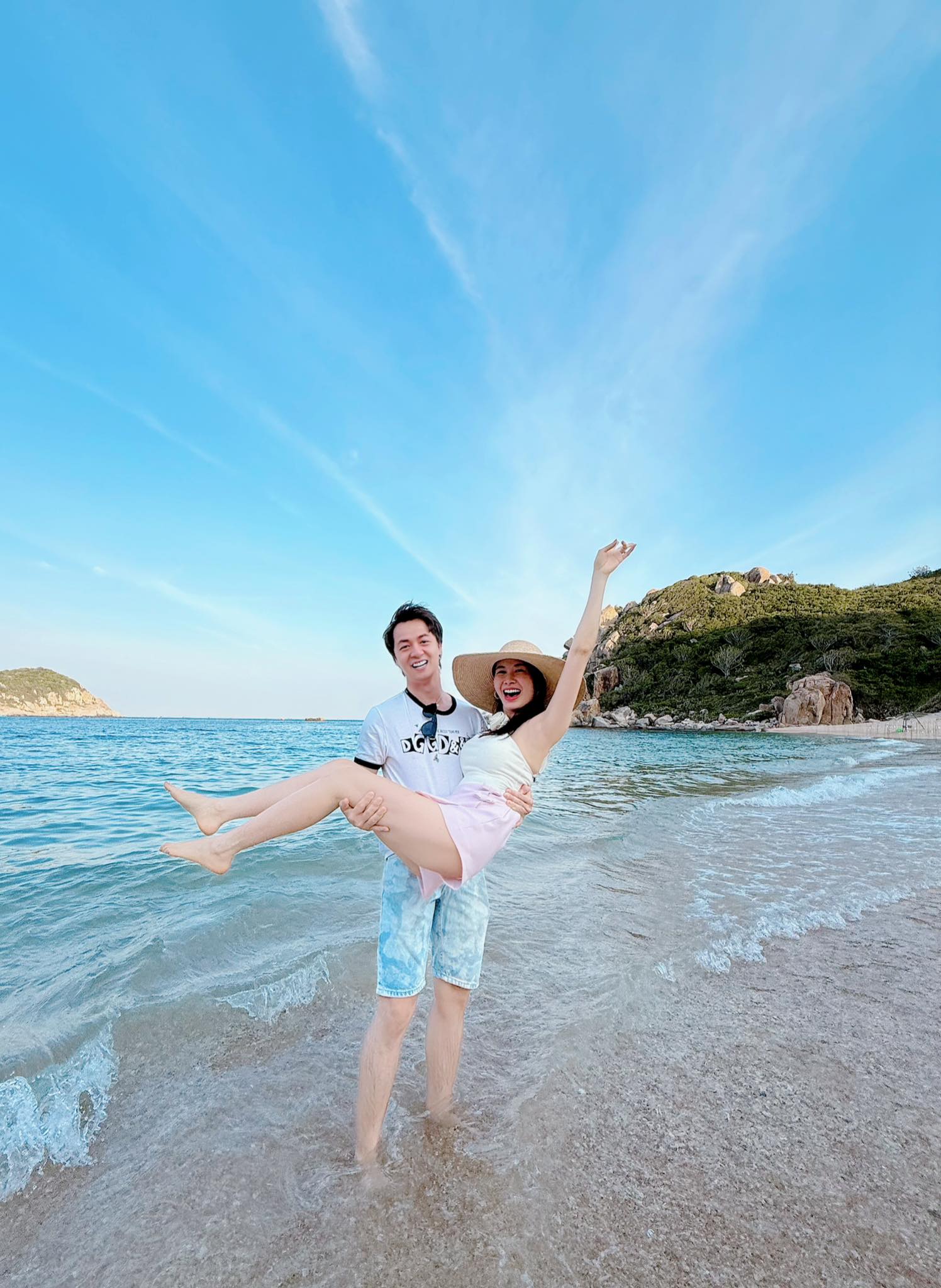 Vợ chồng Đăng Khôi tình cảm