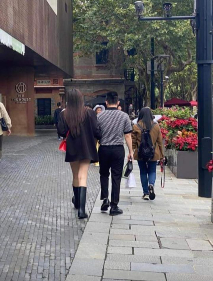 Đỗ Thị Hà và bạn trai đi du lịch nước ngoài