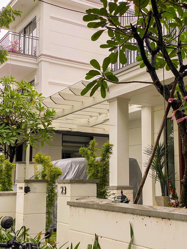 Biệt thự của Sơn Tùng nằm trong khu nhà sang trọng view ven sông
