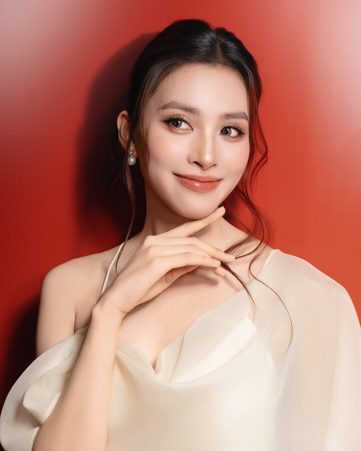 Hoa hậu Trần Tiểu Vy với gương mặt tỷ lệ vàng