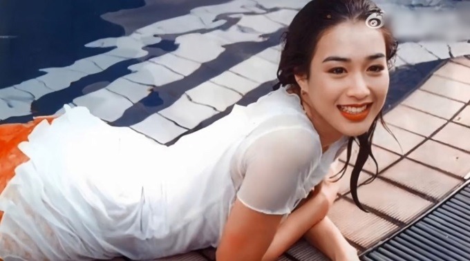 Nhan sắc hút hồn Chung Lệ Đề