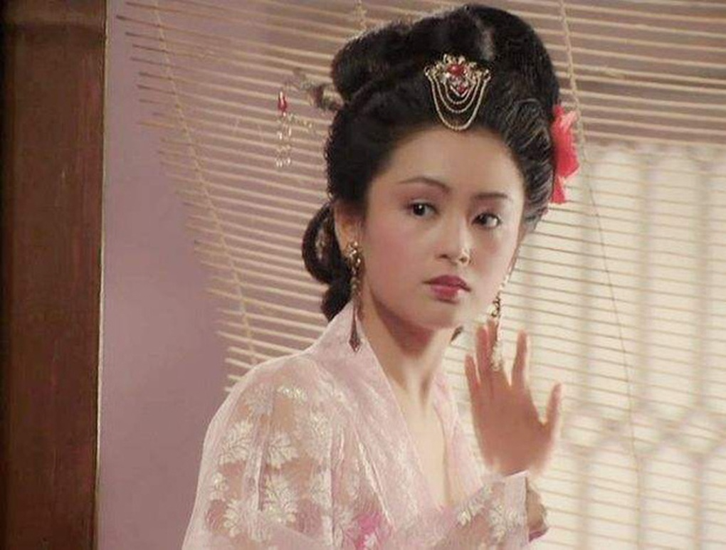 Gương mặt tiêu chuẩn Á Đông của Trần Hồng