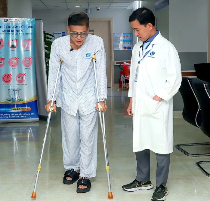 MC Thanh Bạch xuất hiện ở sự kiện ra mắt MV