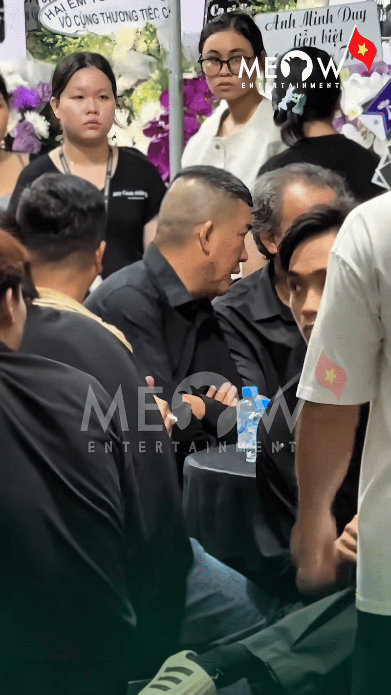 Nghệ sĩ Trịnh Kim Chi tại lễ viếng