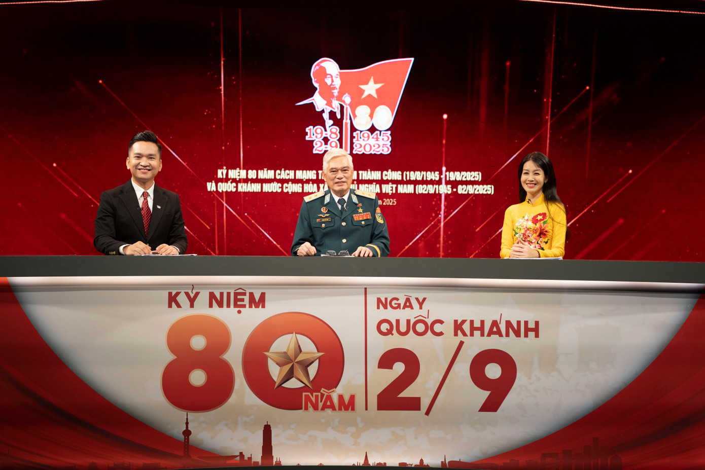 MC Hạnh Phúc và MC Hồng Nhung