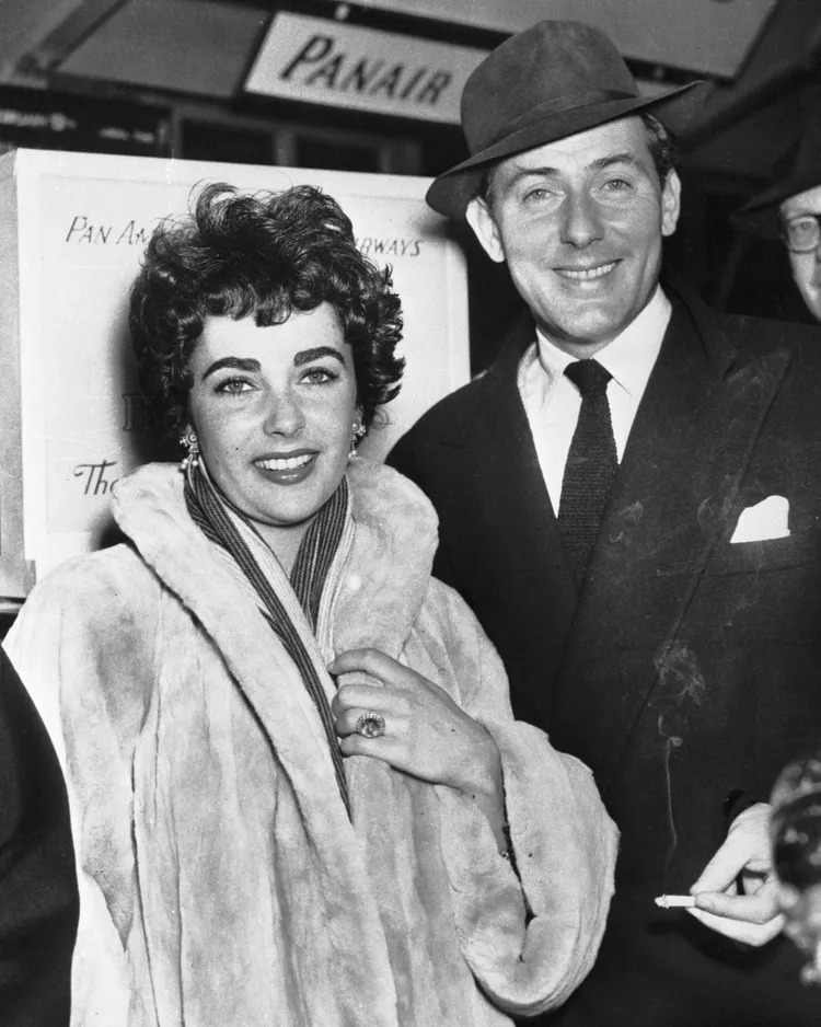 Elizabeth Taylor bên ông chồng thứ hai Michael Wilding