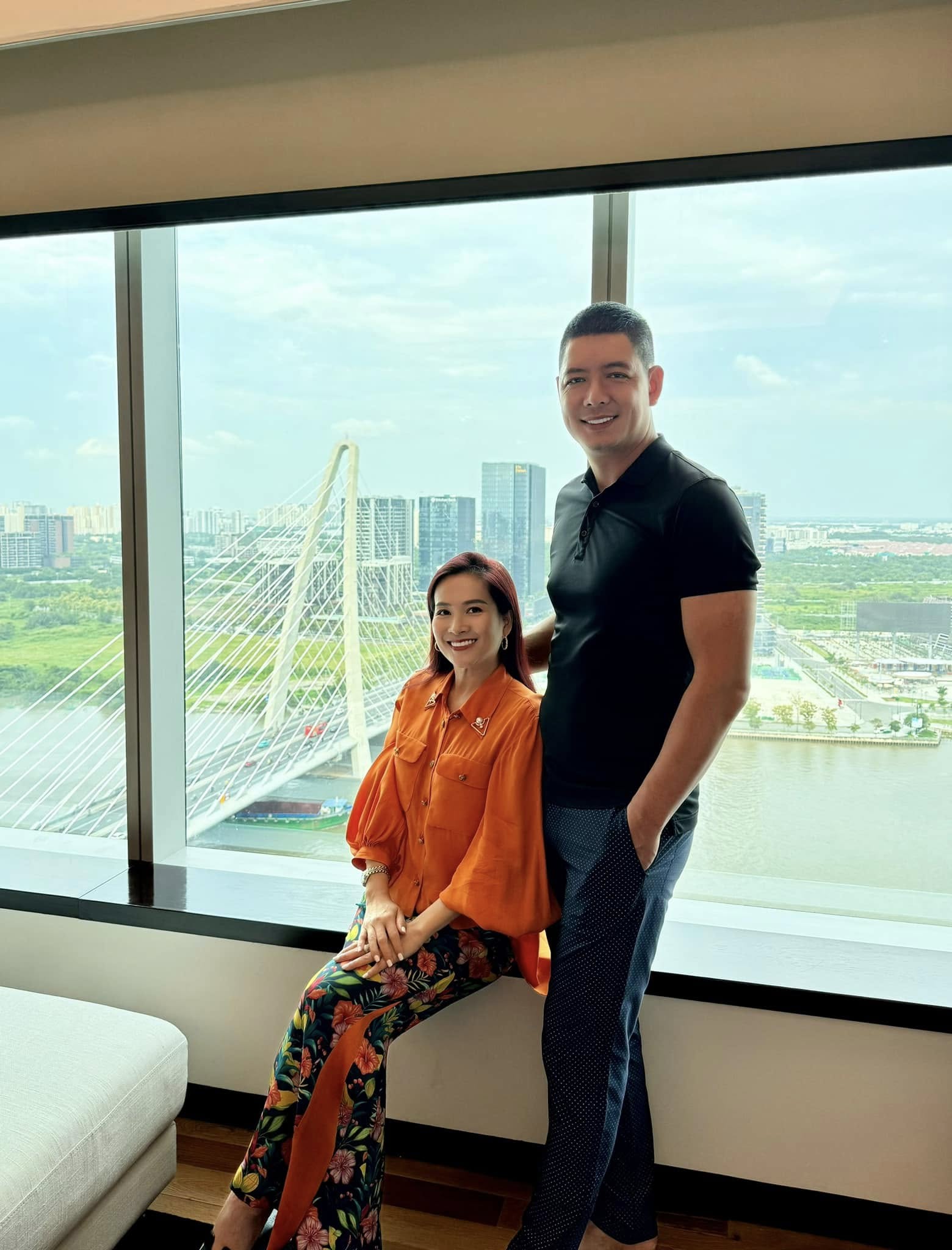 Nam nghệ sĩ cưới đại gia hơn 4 tuổi, U50 nhan sắc gây tiếc nuối, rời showbiz, ở biệt thự TP.HCM xa hoa - Ảnh 4.