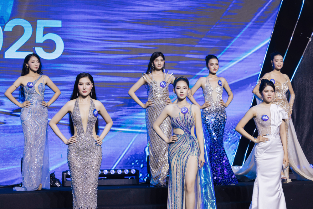 Màn trình diễn đầm dạ hội