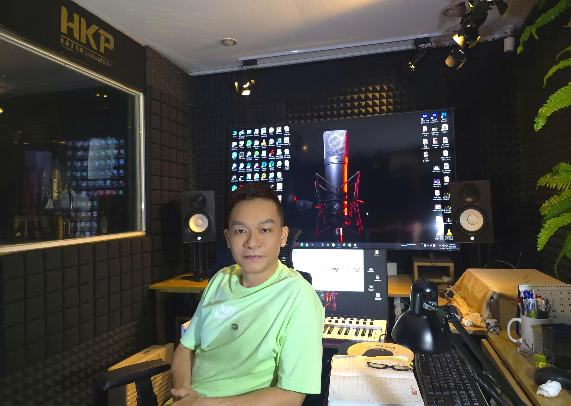 Phòng thu xịn tại nhà riêng của Kỳ Phương