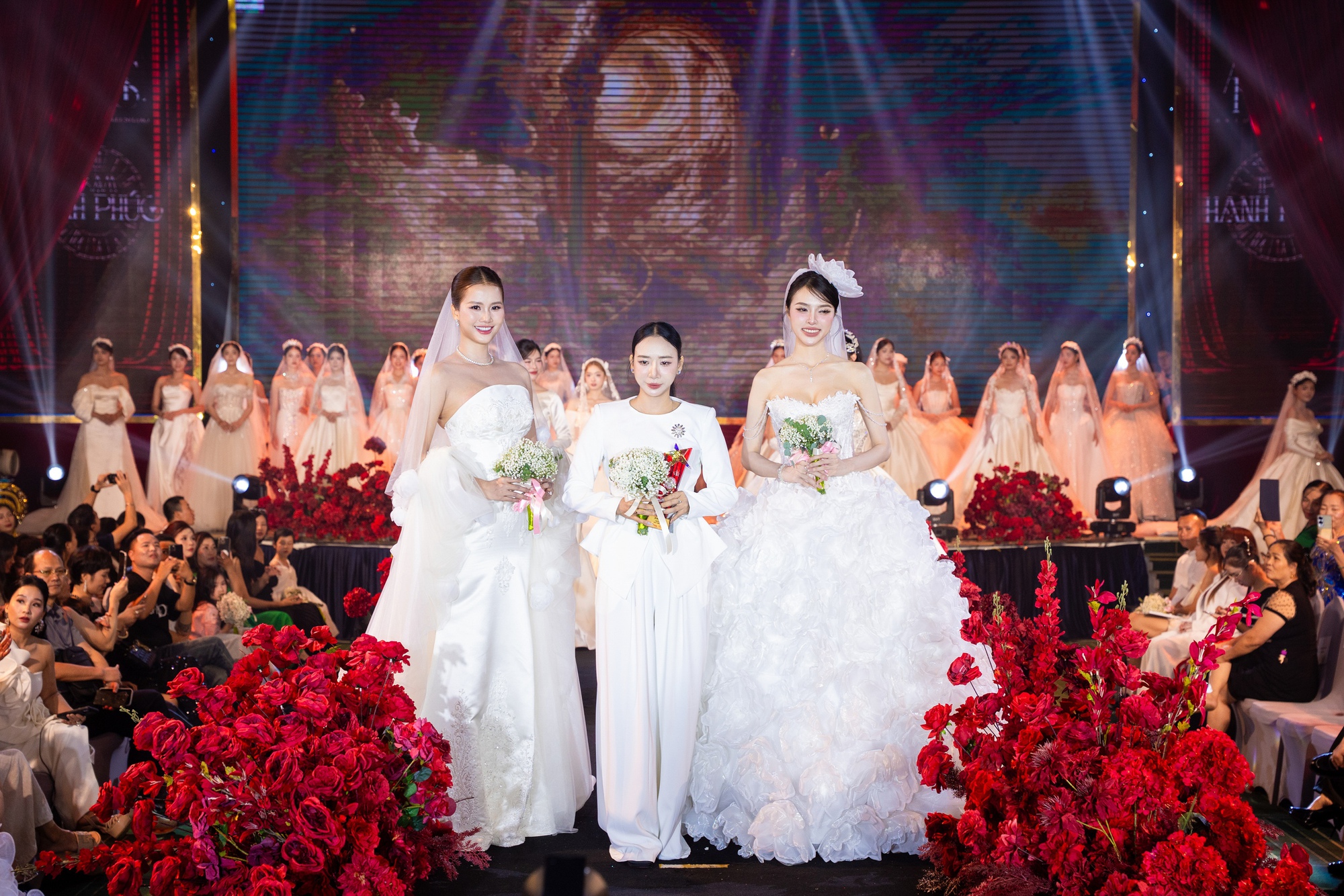 NTK Dung Lee cùng hai á hậu