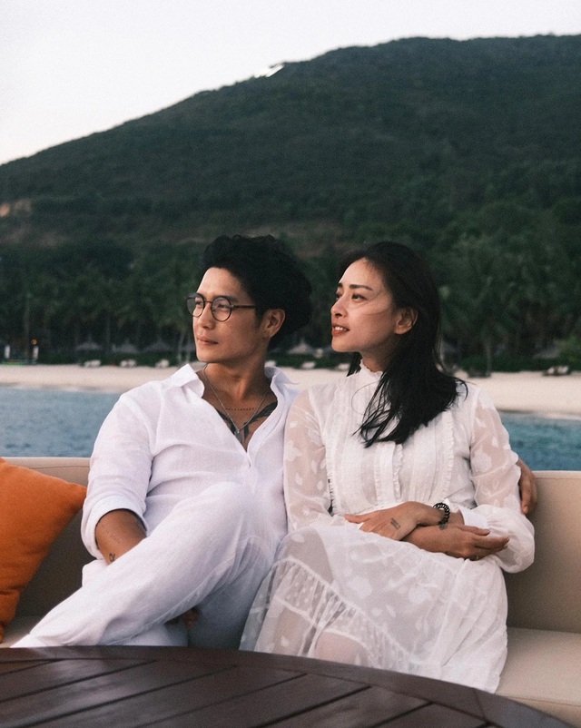 Vợ chồng Huy Trần - Ngô Thanh Vân bên nhau trong nhà hàng