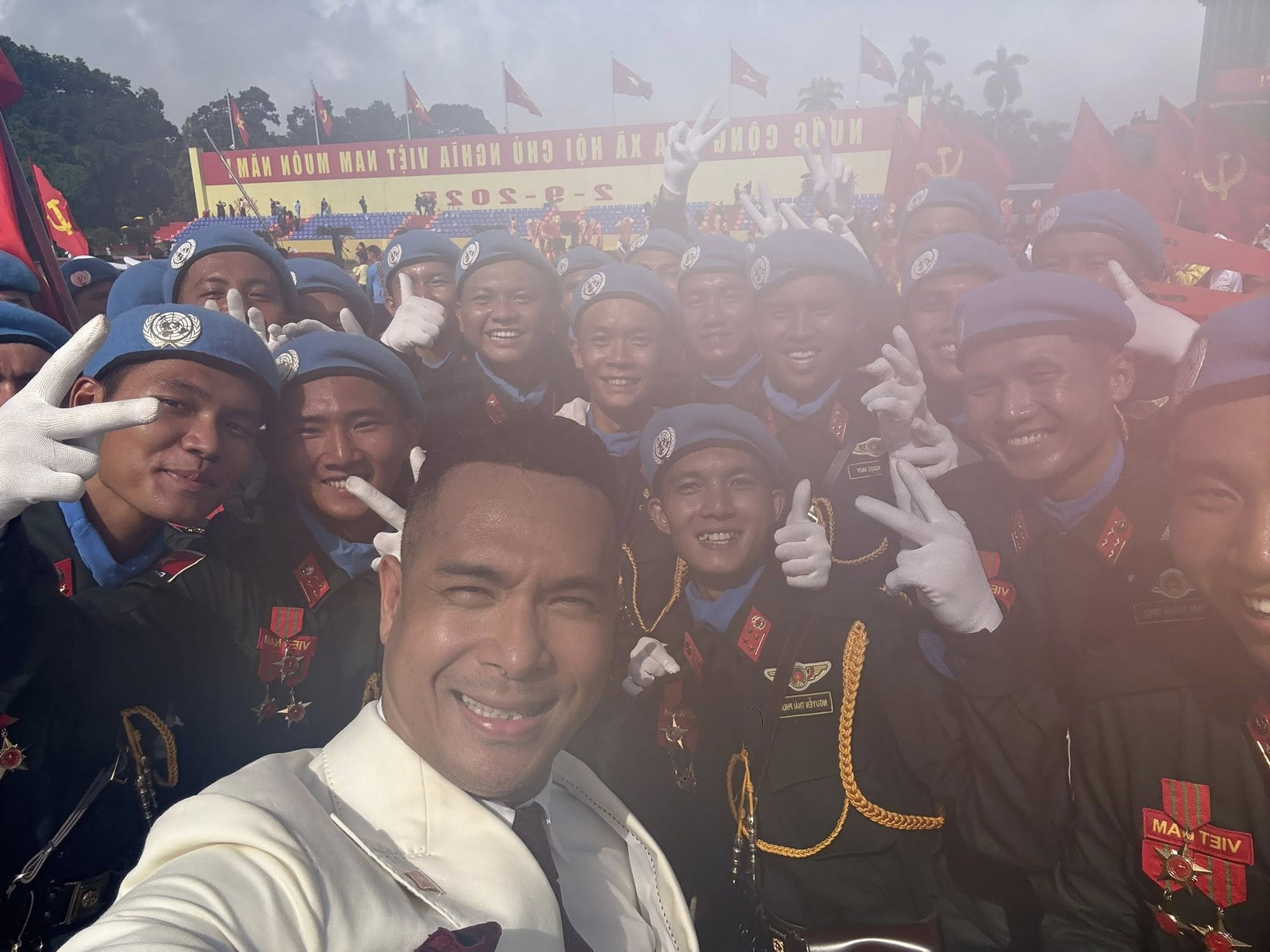 Ảnh selfie tối thui của Trương Thế Vinh