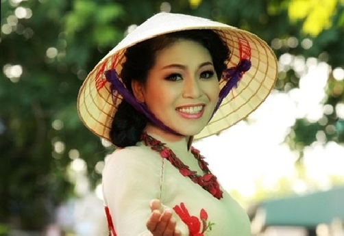 Anh Thơ trên sân khấu