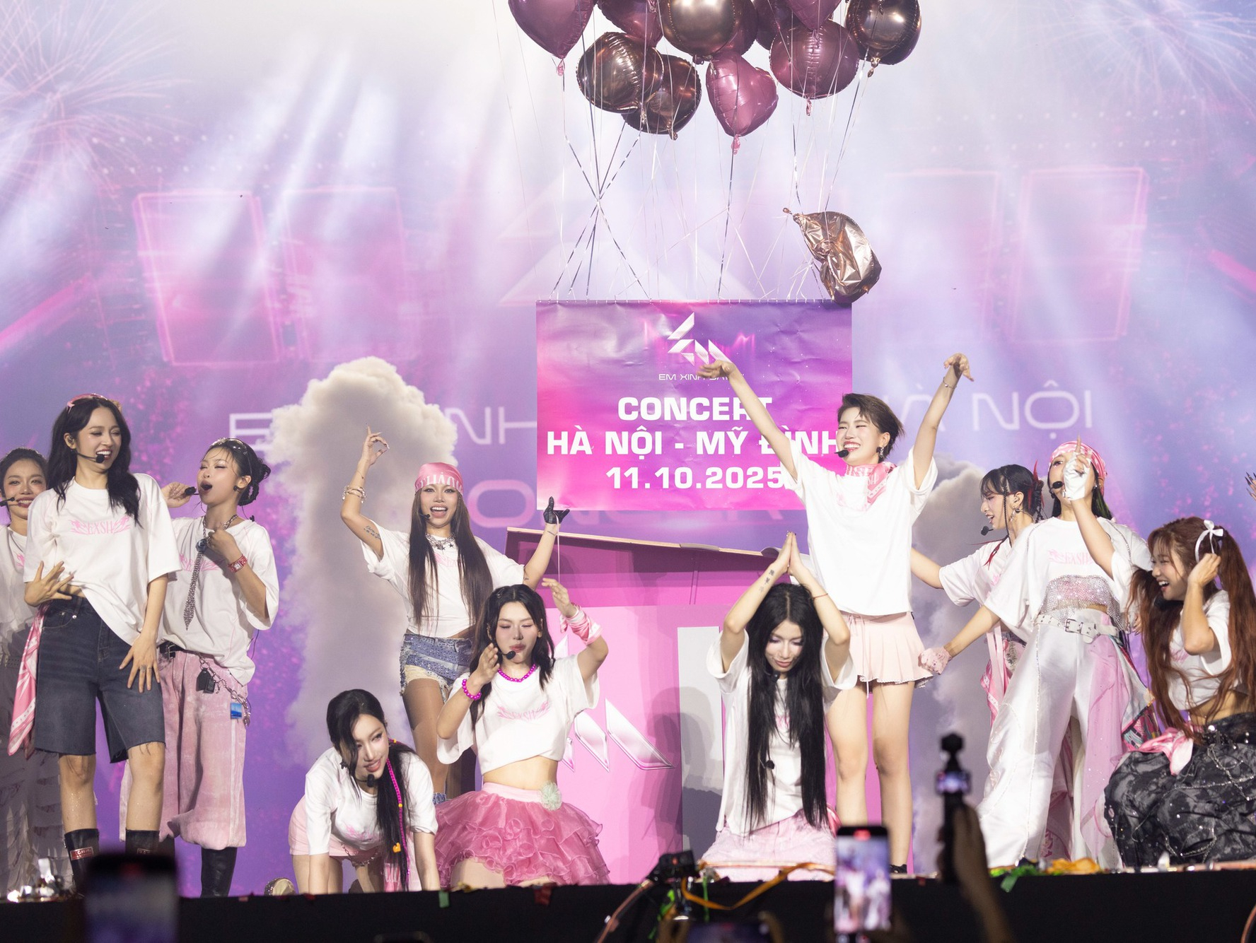 Em Xinh Say Hi tổ chức concert thứ 2 tại Mỹ Đình