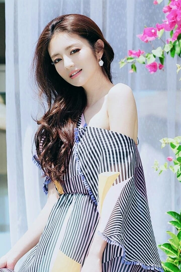 Triệu Vy và An Dĩ Hiên từng là tâm điểm dư luận