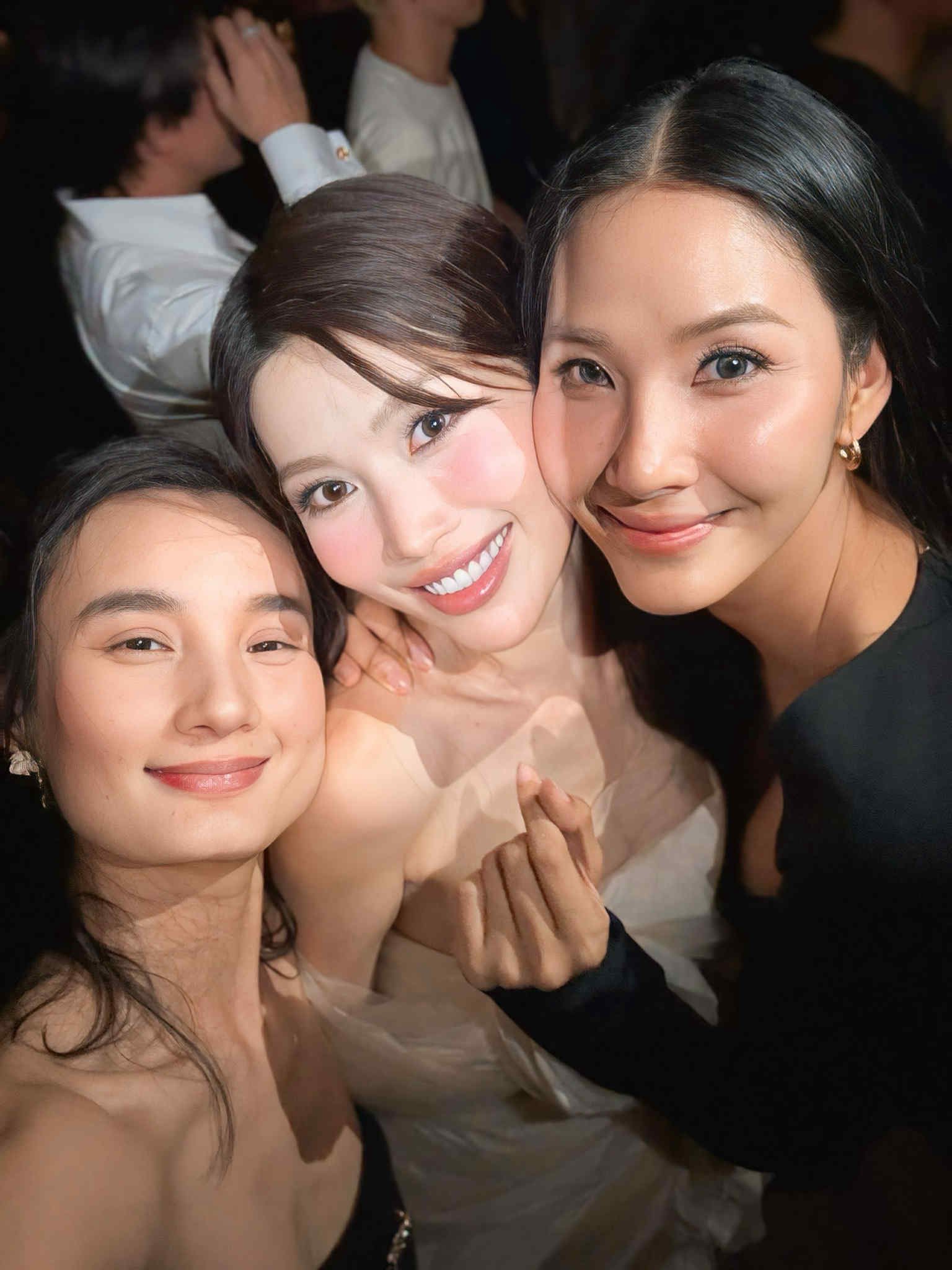 Hoàng Thuỳ - Lê Thuý làm hoà: Chuyện gì đã xảy ra mà không đội trời chung suốt 13 năm?