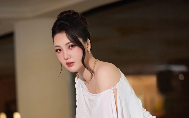 Á hậu Thụy Vân xuất hiện tại sự kiện