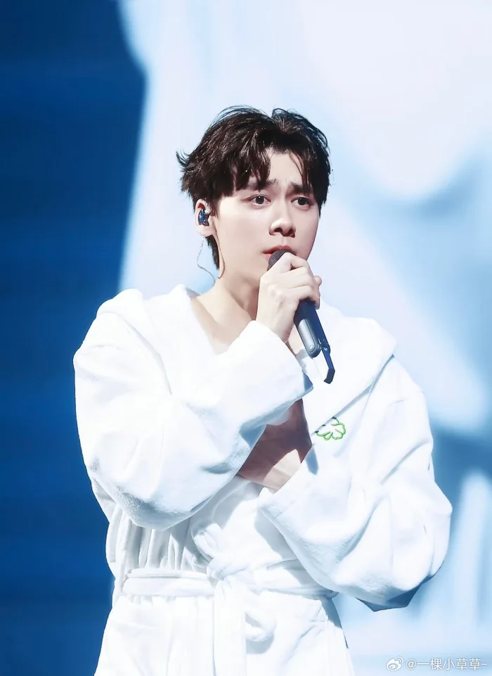 Lý Dịch Phong bị cấm sóng vì mua dâm nhưng quyết không bỏ showbiz