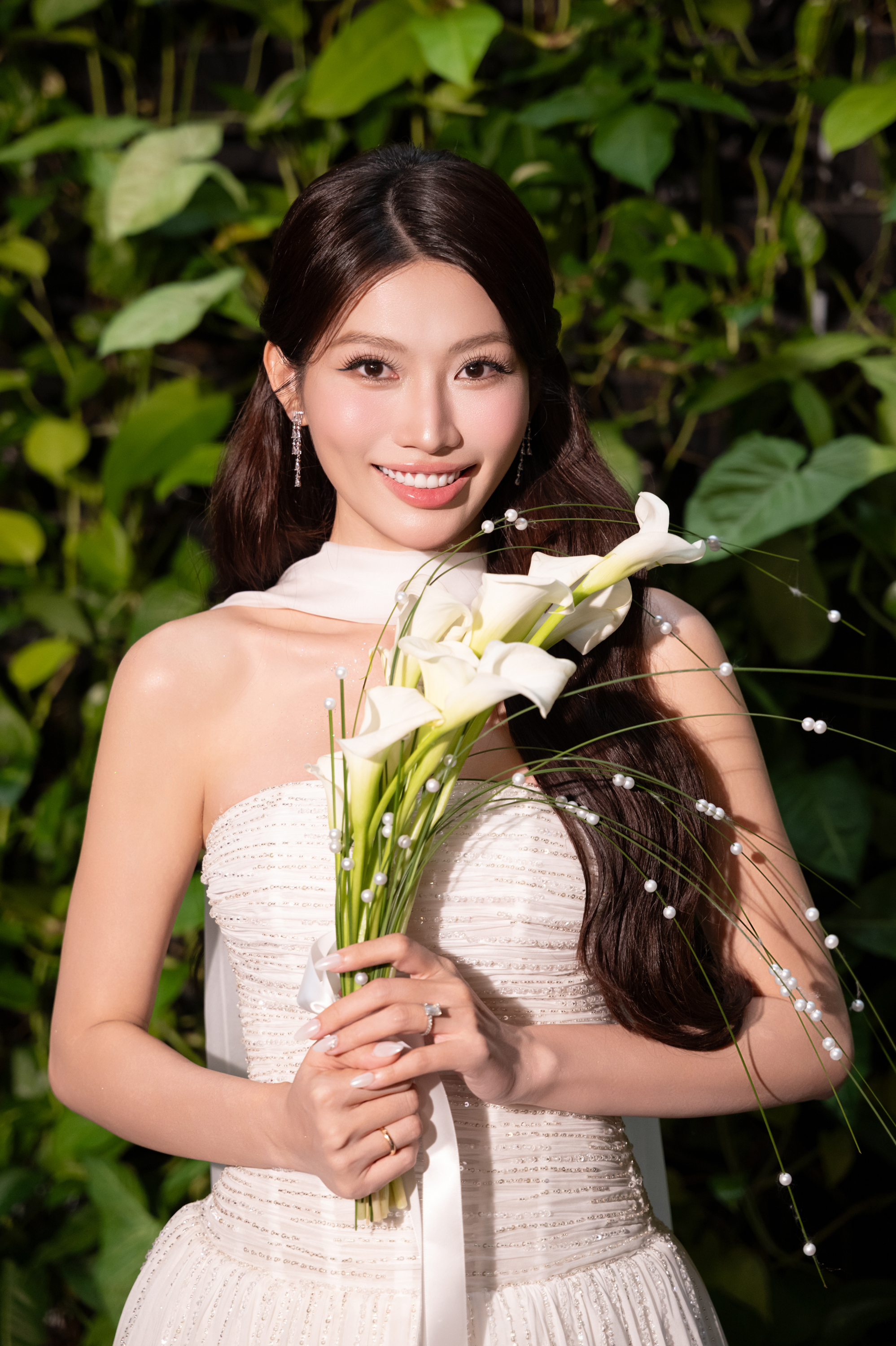 Cô dâu tươi cười ngày trọng đại