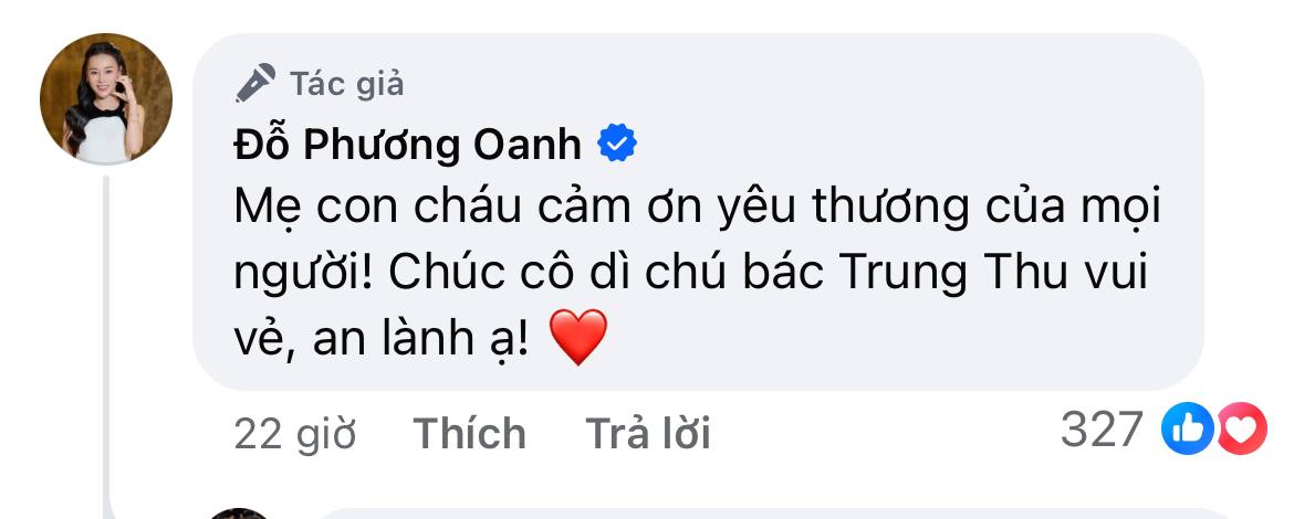 Phương Oanh cùng hai con đón Trung thu