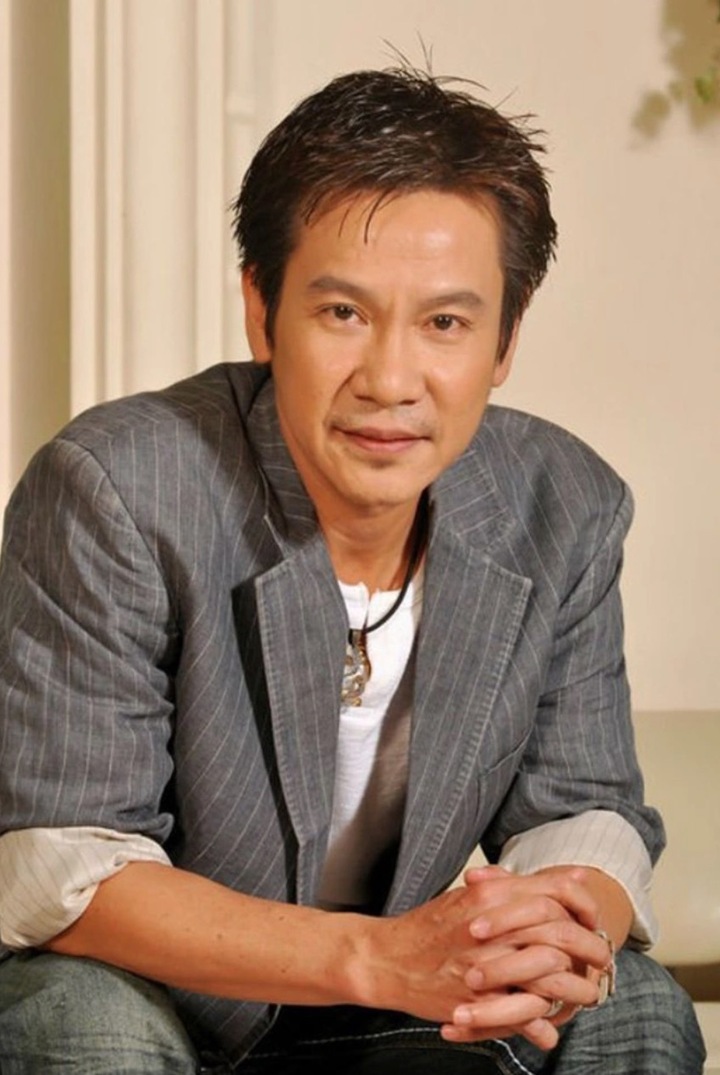 Danh hài từng trắng tay khi ly hôn, giờ viên mãn bên vợ kém 29 tuổi- Ảnh 1. Danh hài Lê Huỳnh