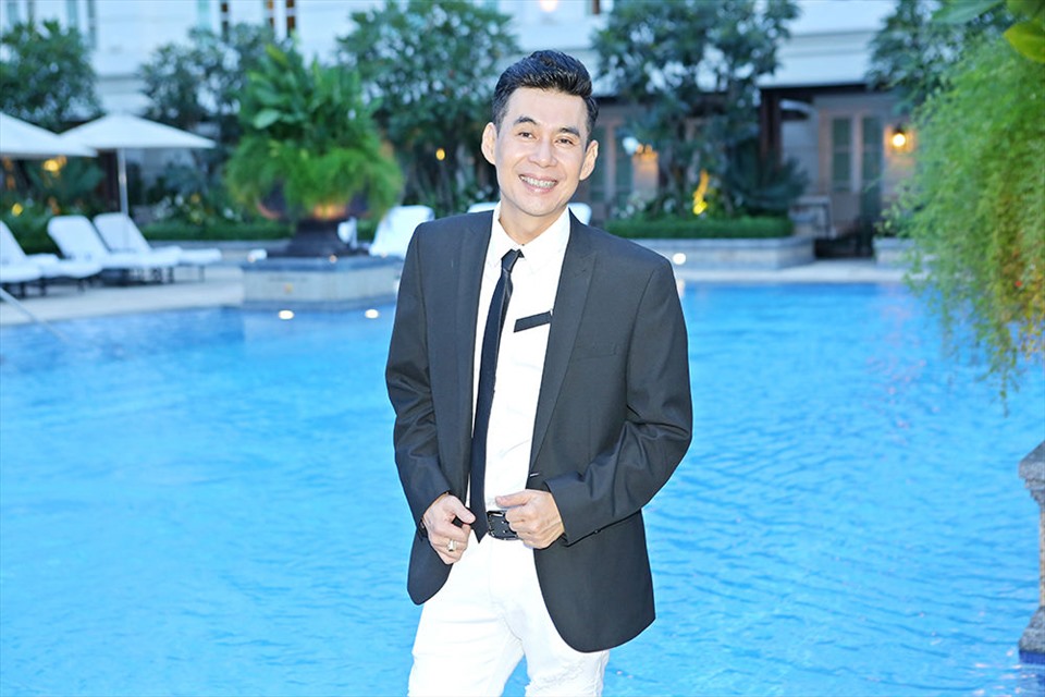 Đoan Trường thời hoàng kim Nam ca sĩ Đoan Trường biểu diễn trên sân khấu