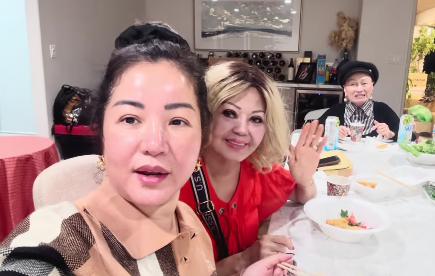 Mẹ Bằng Kiều dặn dò đàn em