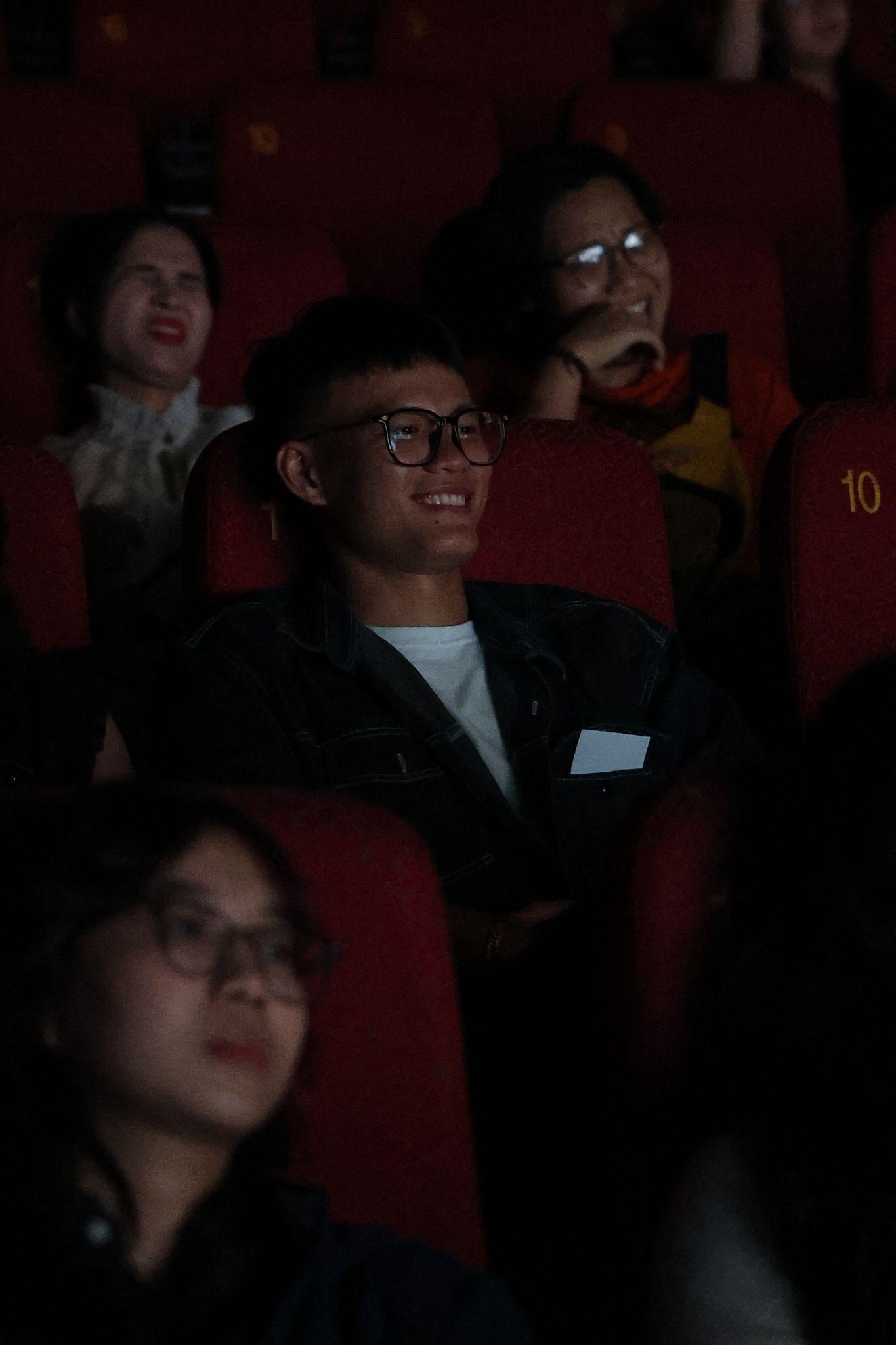 Cảnh phim phản chiếu cảm xúc nhân vật