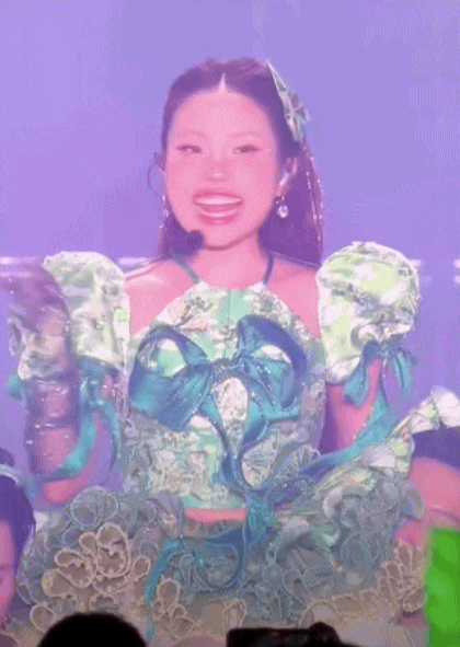 Phương Mỹ Chi bày tỏ sự áy náy trên sân khấu