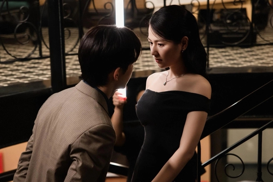 Việt Hoa để mặt mộc đã đẹp, trang điểm lên lại càng khiến người xem ấn tượng.