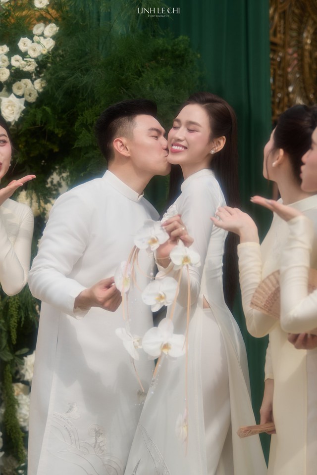 Đỗ Hà và thiếu gia Viết Vương tại lễ ăn hỏi