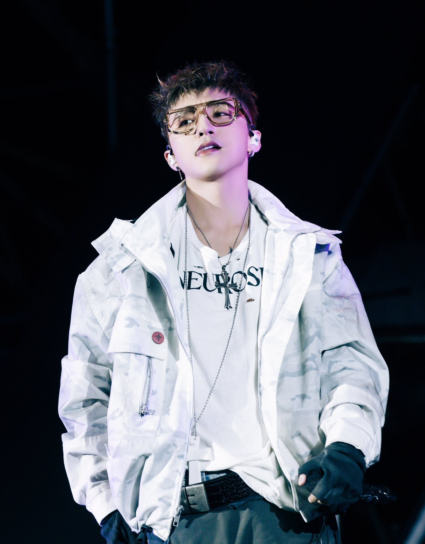 Người hâm mộ ca sĩ Soobin và Sơn Tùng chuẩn bị lightstick