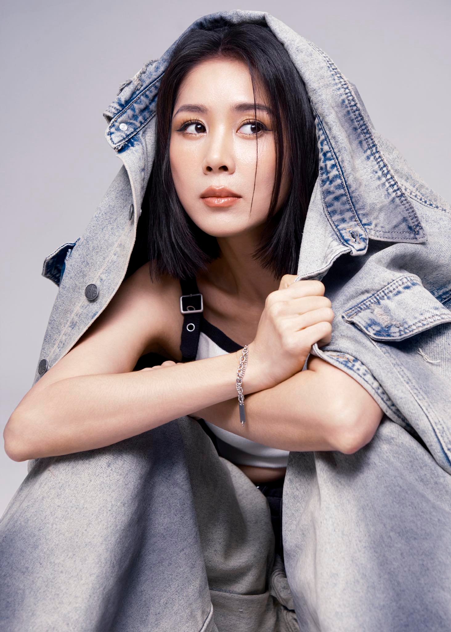 Trang phục và makeup sang trọng của Lê Phương