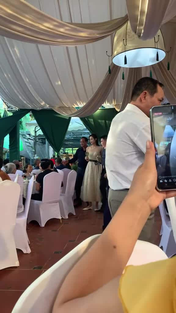 Lễ ăn hỏi giản dị của Đỗ Hà và Viết Vương