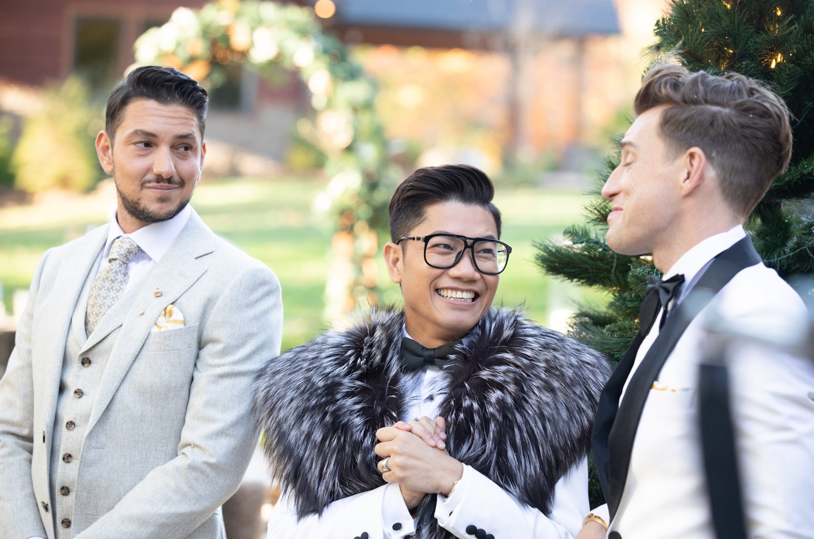 Áo dài truyền thống do Thái Nguyễn thiết kế