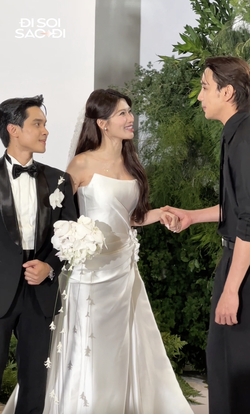 Vóc dáng cô dâu có dấu hiệu mang thai