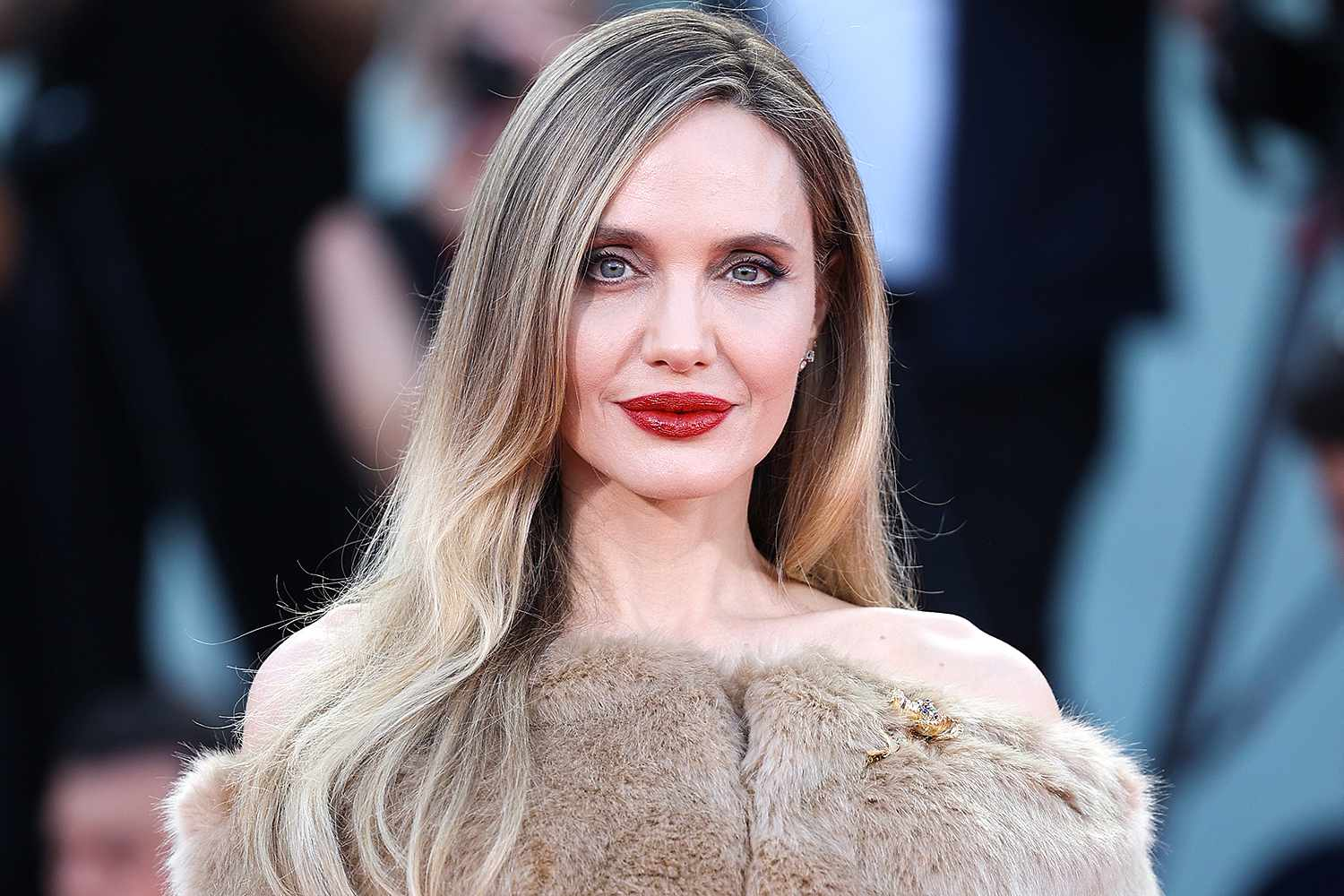Angelina Jolie là biểu tượng quyền lực Hollywood