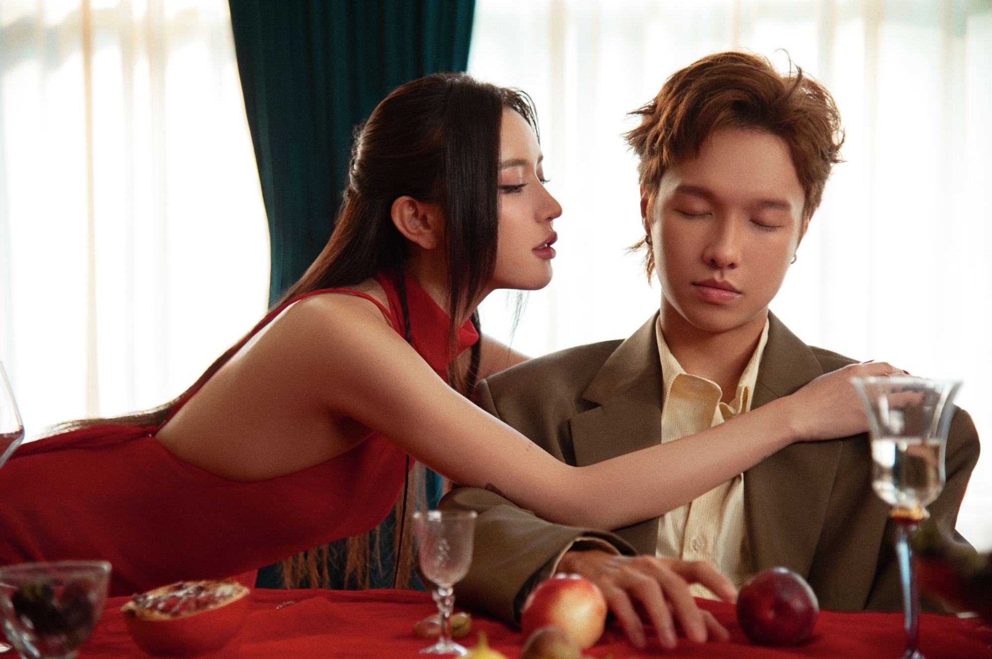 Bích Phương trong MV Thương