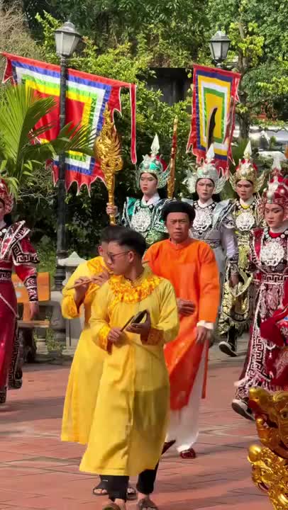Nghệ sĩ Hoài Linh trực tiếp tham gia các hoạt động trong ngày lễ giỗ Tổ sân khấu