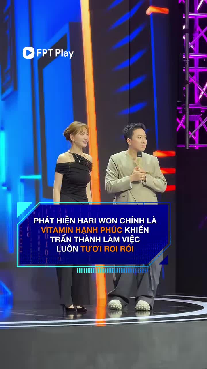 Trấn Thành và Hari Won lén lút thể hiện tình cảm khi không có nhiều người xung quanh