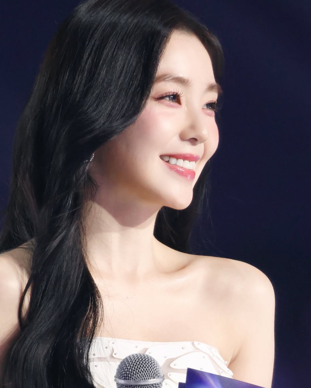 Nhan sắc yêu kiều của Irene tại lễ trao giải