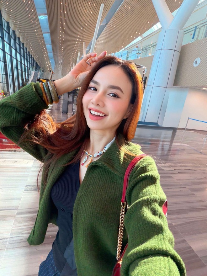 Phu nhân đạo diễn trăm tỷ đẹp không tì vết ở tuổi 41, Kim Tuyến bất ngờ bị gọi tên- Ảnh 9. Nhan sắc Đinh Ngọc Diệp ở tuổi U45 vẫn giữ được vẻ tươi trẻ