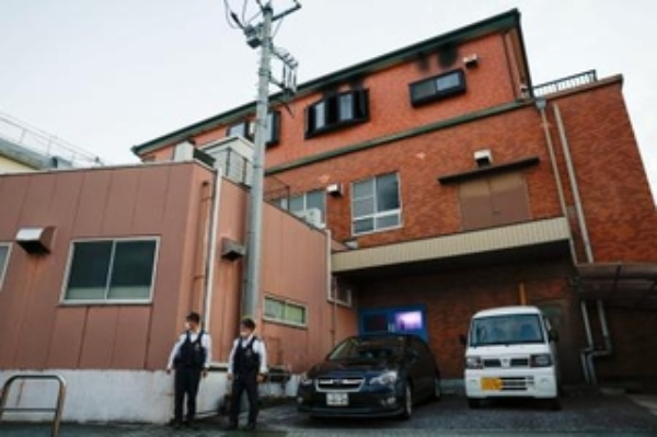 Đến nhà bạn chơi, nam diễn viên tử vong trong vụ cháy- Ảnh 2. Hiện trường vụ cháy tại ngôi nhà 3 tầng