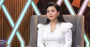 N Ly thể hiện bài hát Đường xưa